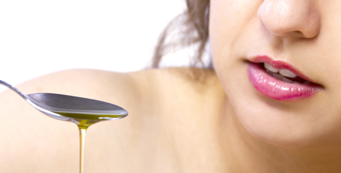 L’huile qui blanchit les dents – et donne l’haleine fraîche